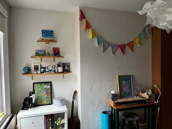 Kevin Hayes's room