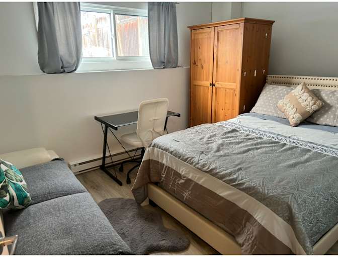 Katy Saunders's room