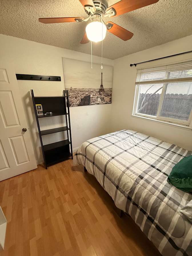 RICARDO's room