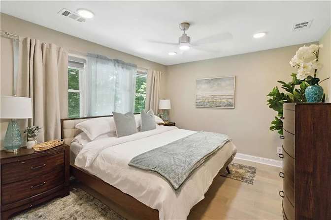 Alcove Rooms's room