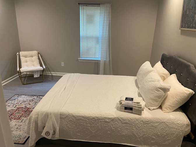 Alcove Rooms's room