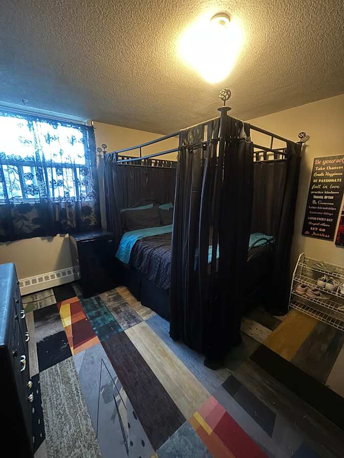 Linja Usher's room