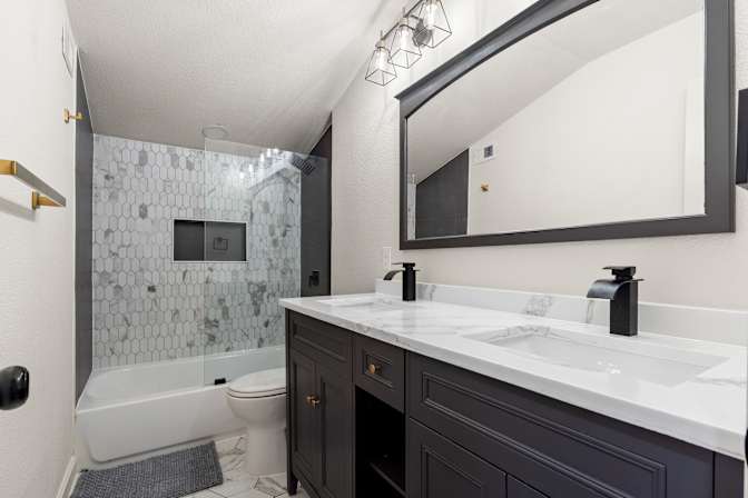 Tomic Properties's room
