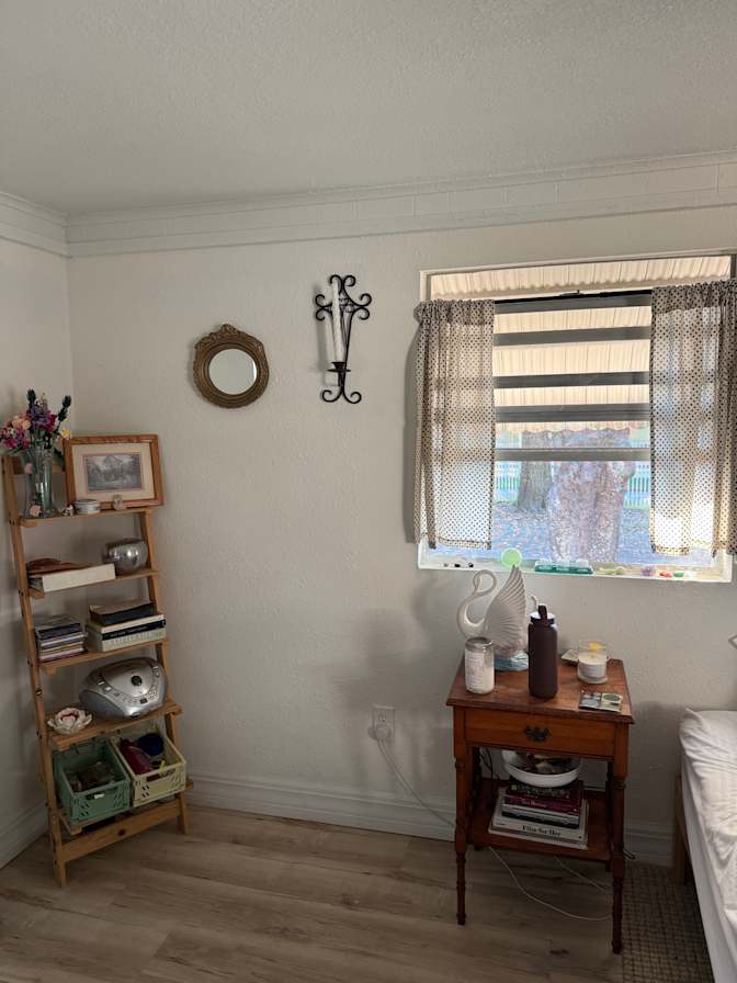 DENZIL FRANKLYN's room