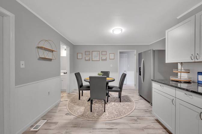 lifedoorrentals's room