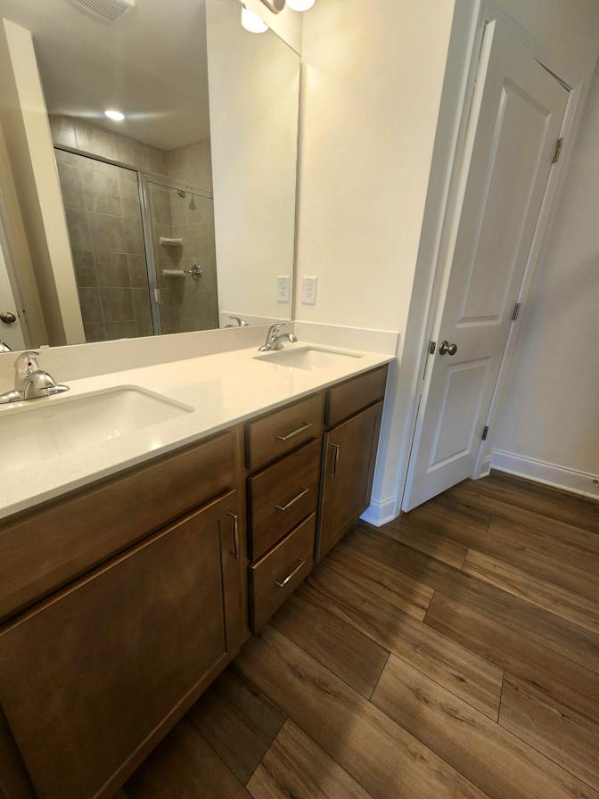 Alcove Rooms's room