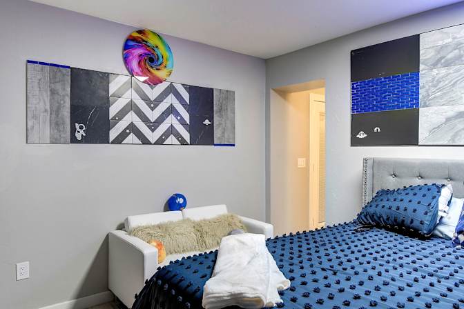 Dennis Lev's room