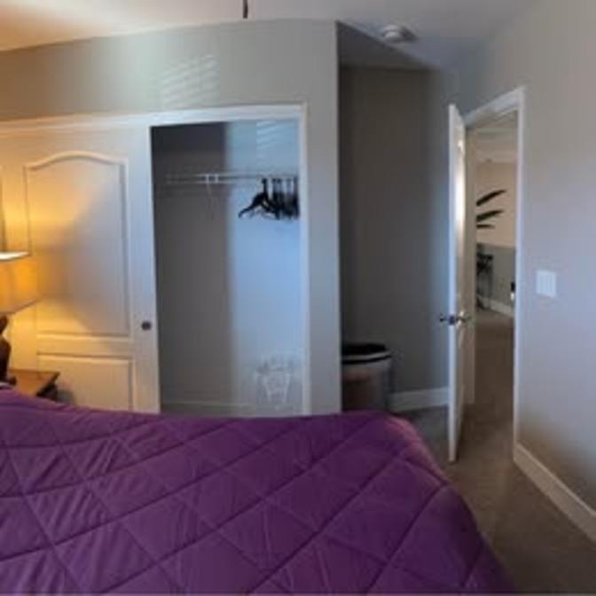 dan reynolds's room