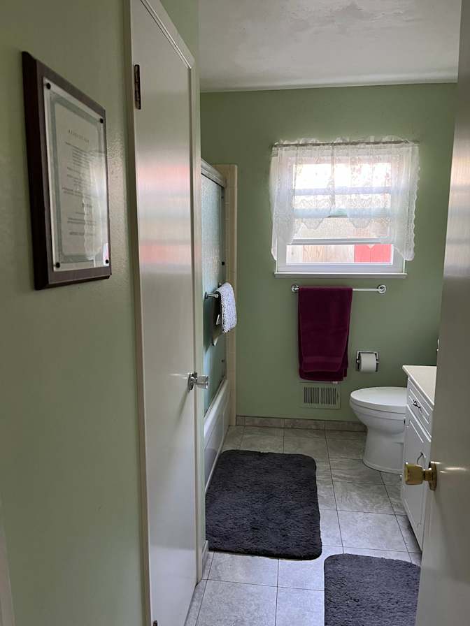 Leslie's room