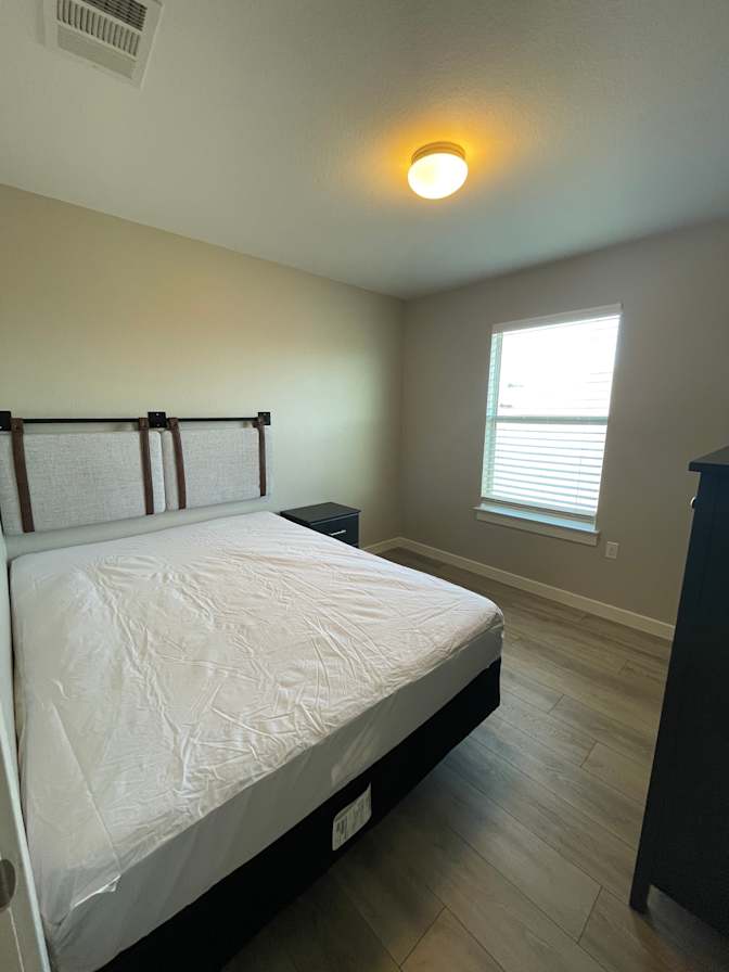 Raul's room