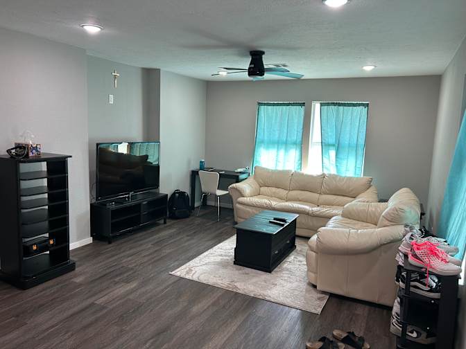 Furnished room in a house | Enyart Street, Houston, T... – Roomies.com