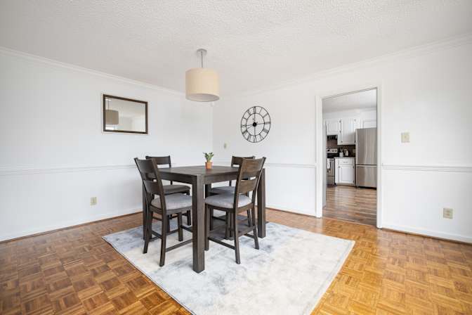 lifedoorrentals's room