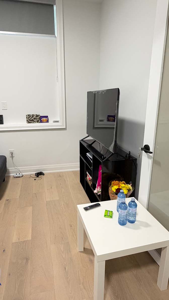 Tunji Oye's room