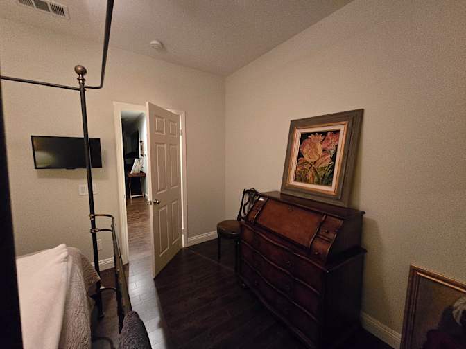 MonicaLee's room