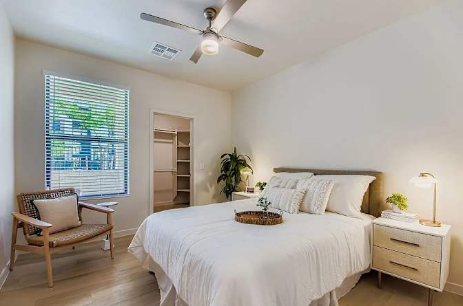 LARGE ROOM FOR RENT's room