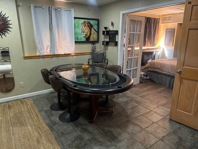 Jeffery Lampas's room