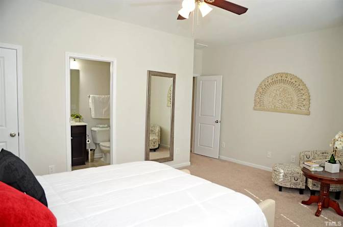 Aaron Chen's room