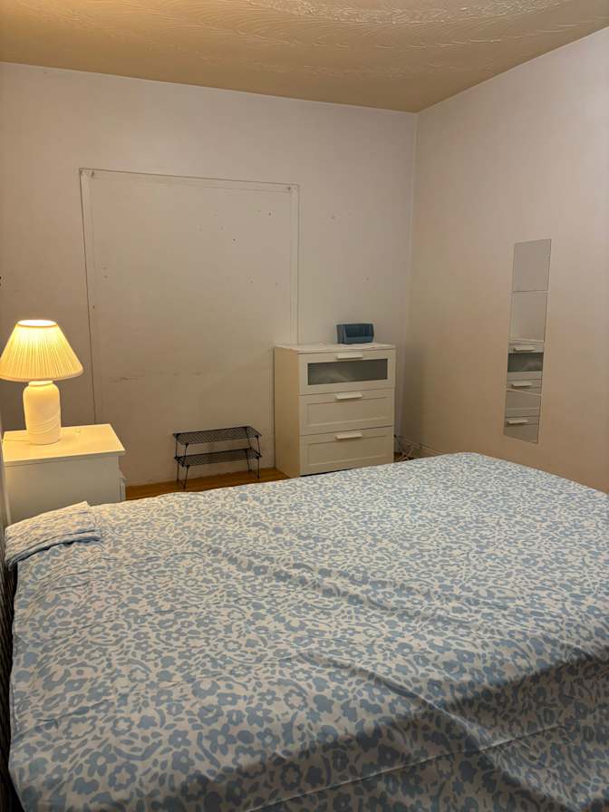 Jazmín B's room