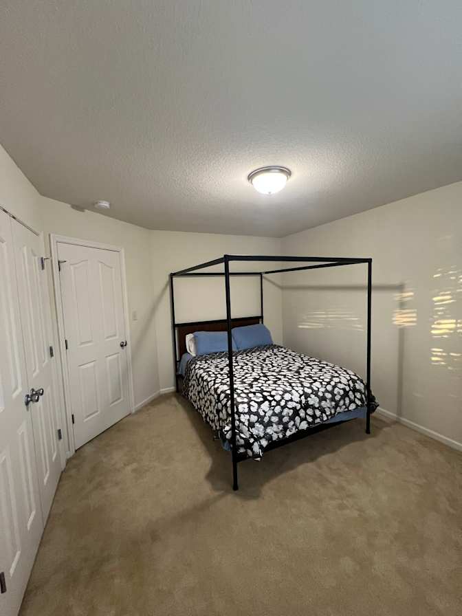 Luis Peralta's room