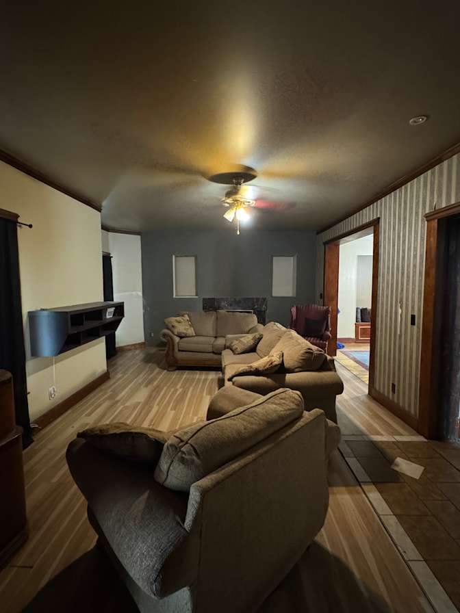 Black Diamond Ministries LLC's room