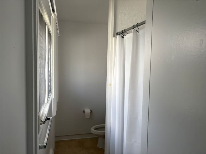 robert desrochers's room