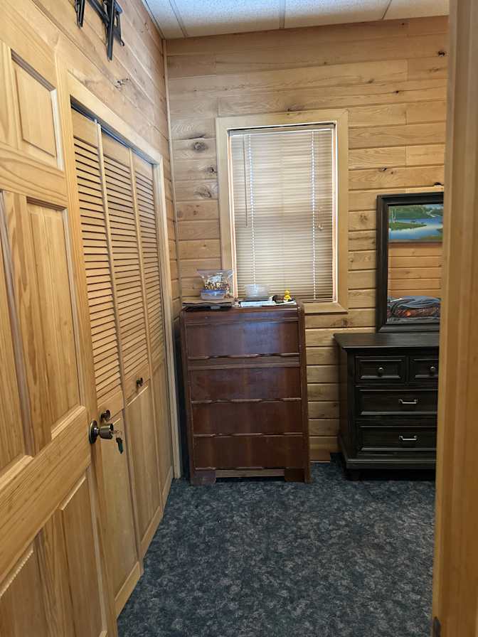 Tom's room