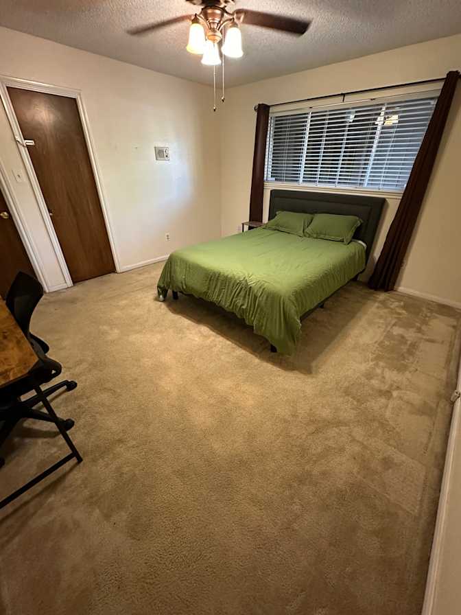 Lambert Guo's room