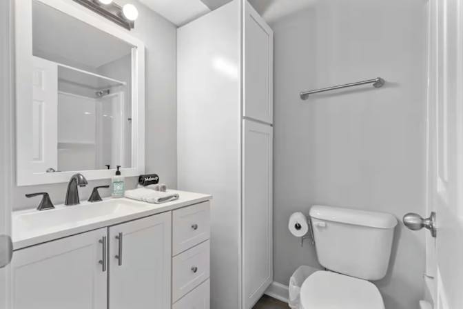 Alcove Rooms's room
