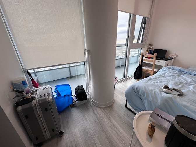 Hyun's room