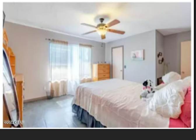 LEE's room