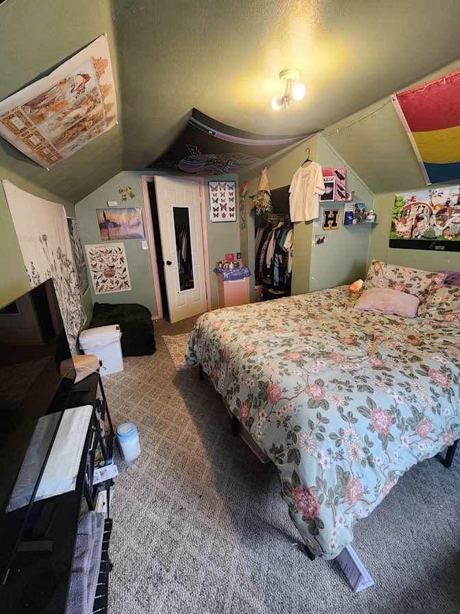 Yesi's room