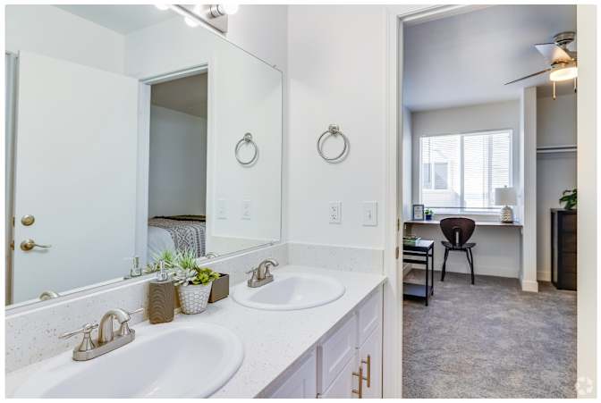 Highland Village Apartments's room