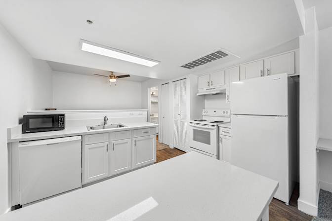 Highland Village Apartments's room