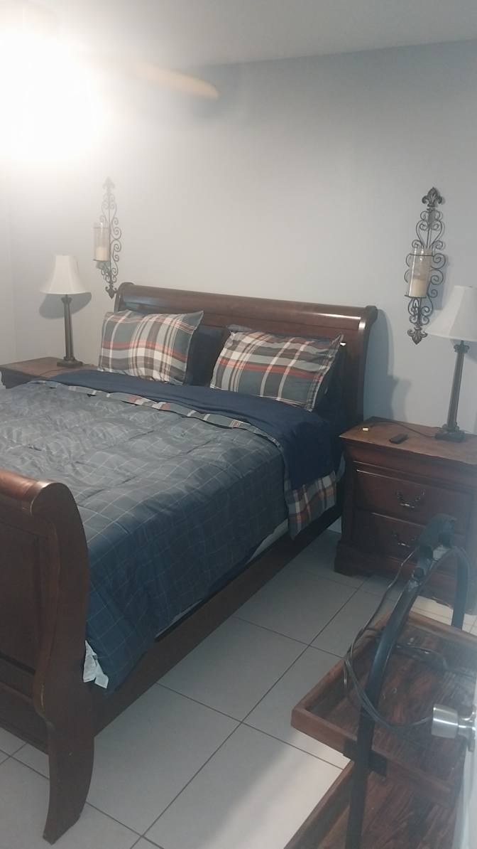 Luis's room