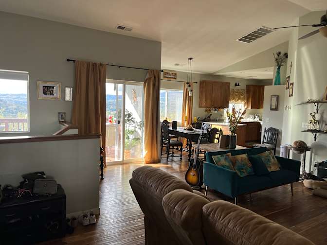 JEANETTE's room