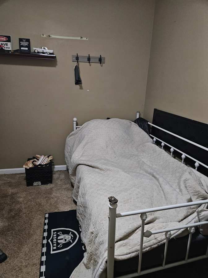 Latoya domeanell profit's room