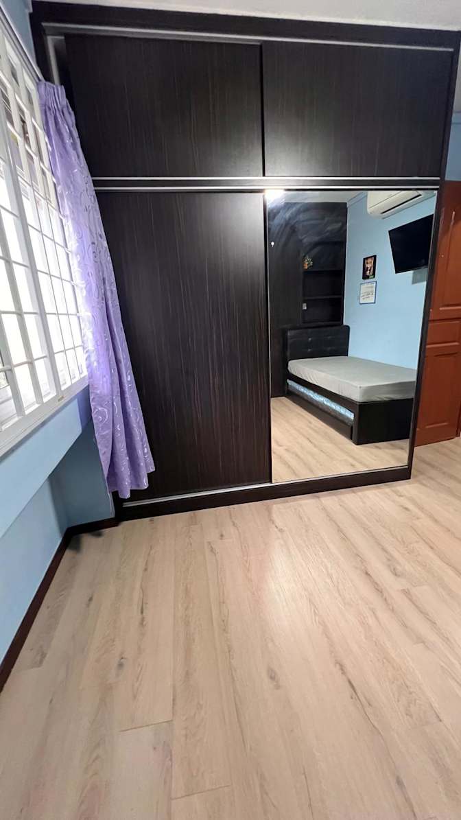 Viknes's room