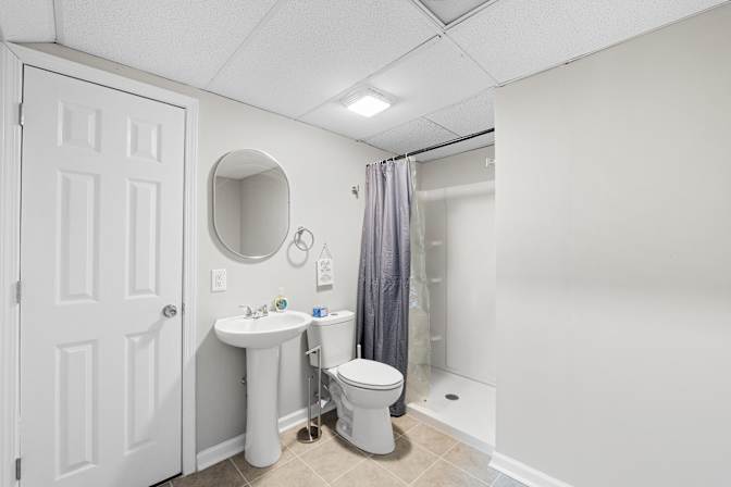 lifedoorrentals's room