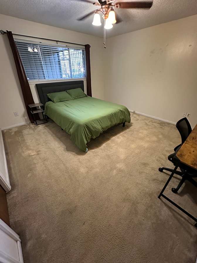 Lambert Guo's room