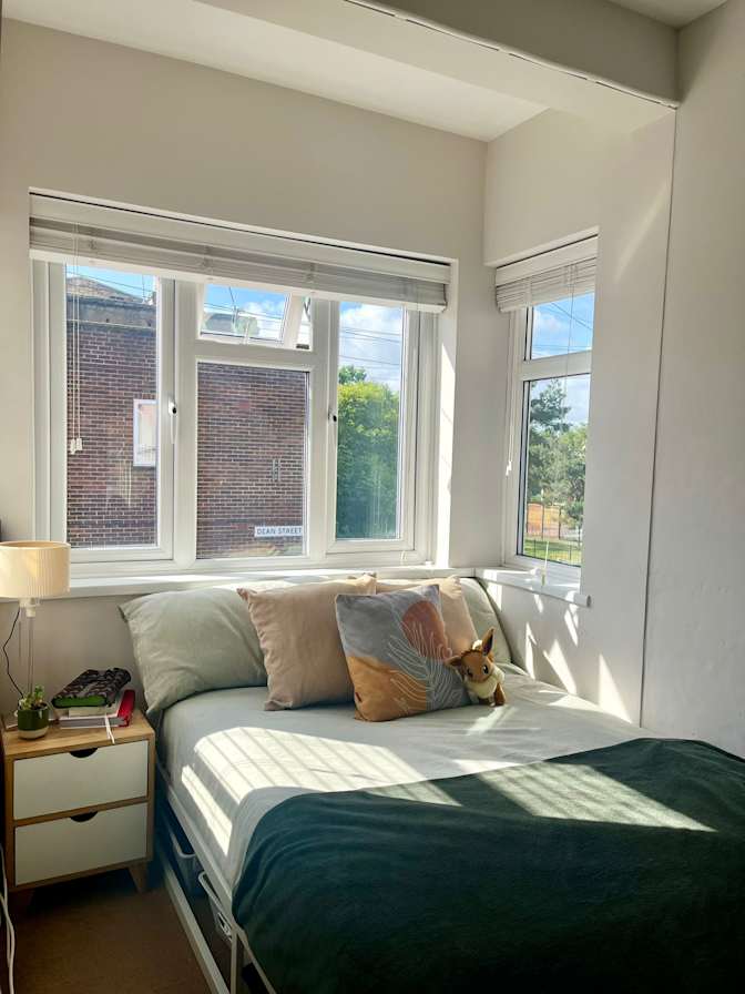 Yannis's room