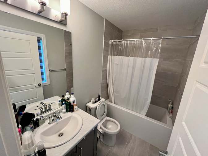 Yuvi Edmonton's room