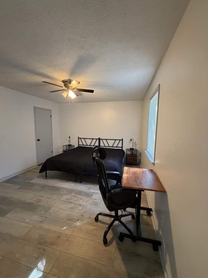 Alcove Rooms's room