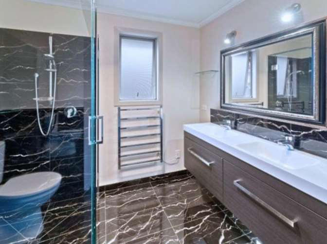 Warrick's room