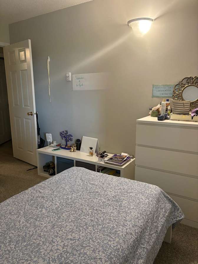 Saron's room
