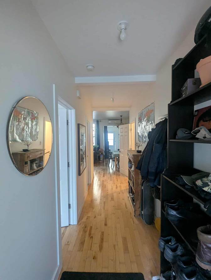 darius klassen's room