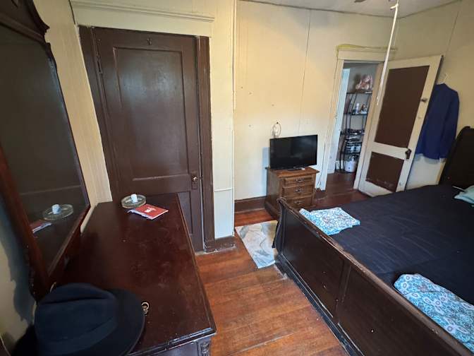 eddie's room