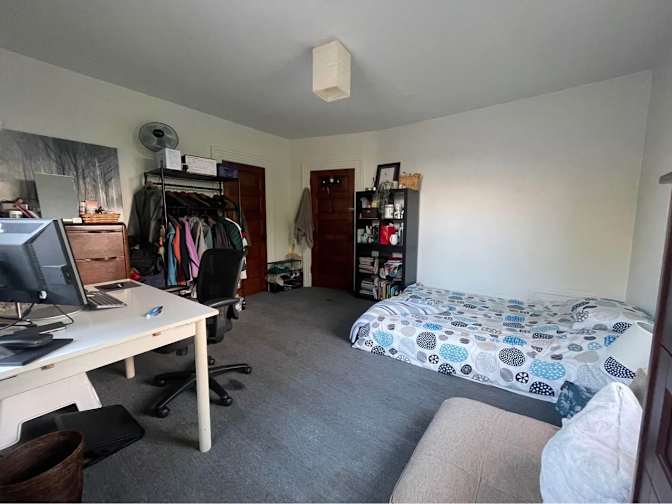 Lyle Povah's room