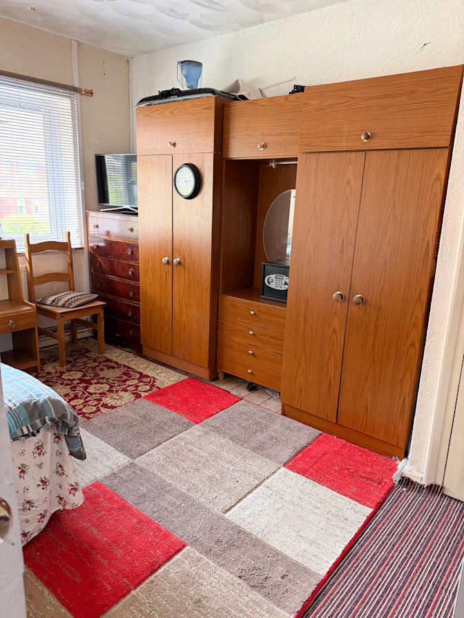 GARETH's room