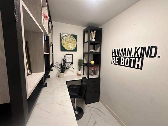 Damien D's room