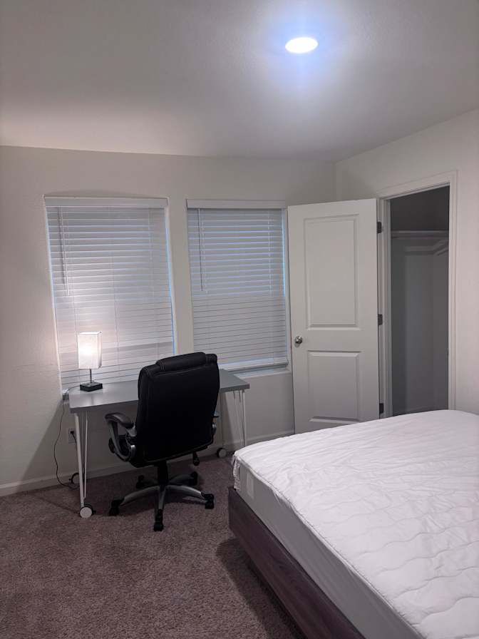 Lara M's room